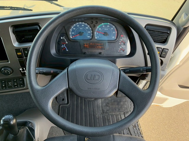 2169 TKG-MK38L H26 UDトラックス コンドル アルミブロック フルキャブ/ベッド付き 3.6トン積載 6200 標準幅 TOYOBODY 215馬力 6速 MT マニュアル 4t 8t 中型 平ボディ（27枚目）