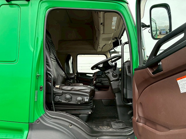 K-2111 2DG-SS1EKGG  検切れナンバー付き H30 日野 プロフィア トラクターヘッド ワンオーナー ハイルーフ 6×4 3軸2デフ 後輪エアサス 永久磁石式リターダ 450馬力 7速MT マニュアル 10t 53t 大型 牽引 2デフヘッド ダブルデフ（26枚目）