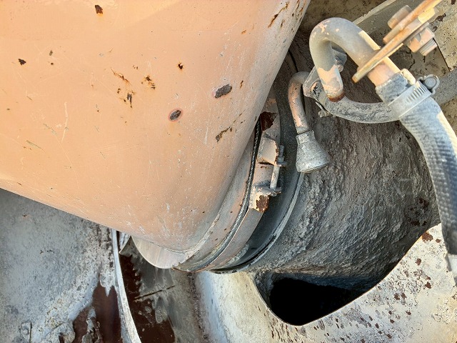 2119 8.7立米 電動ホッパー 330馬力 7速MT コンクリ作業車　☆雨天のなかご成約いただきました☆　東京都（25枚目）