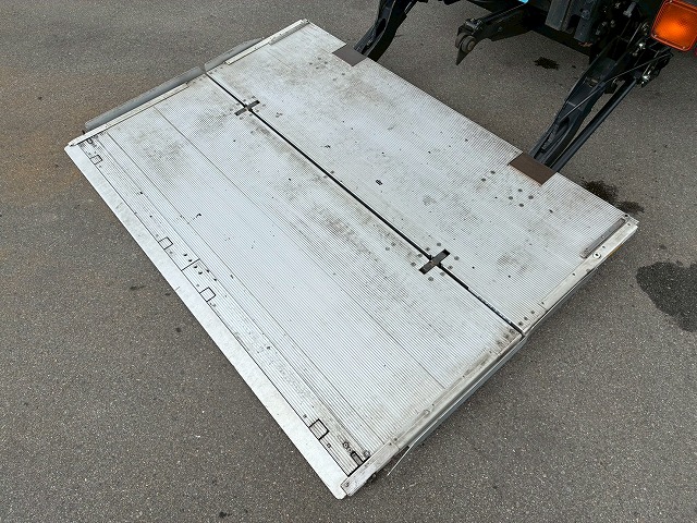 2149 TKG-FRR90S2 H26 いすゞ フォワード 冷蔵冷凍車 格納式パワーゲート フルキャブ/ベッド付き 東プレ -30℃低温設定 格納式パワーゲート PG 左サイド扉 6速 MT マニュアル 4t 8t 中型 冷凍バン 箱車(26枚目)