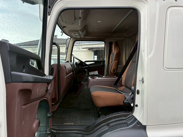 2080 2PG-FD2ABA  H30 日野 レンジャー アルミブロック フルキャブ ベッド付き 6200 フルワイド トランテックス 3.6トン積載 6速 MT マニュアル 4t 8t 中型 平ボディ（25枚目）