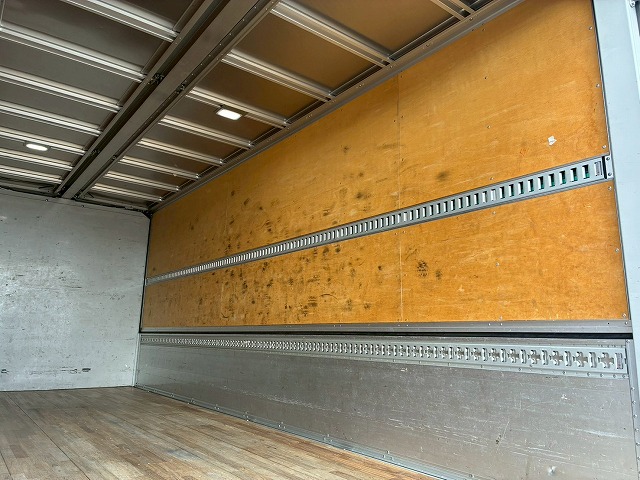 2072 2RG-FRR90S2  ★車検付！令和8年7月迄★ワンオーナー！★ ◆2.95トン積載！◆6200ボディ×標準幅！◆  ◎内高：240cm！◎フルキャブ/ベッド付！◎　成約★　岩手県（27枚目）