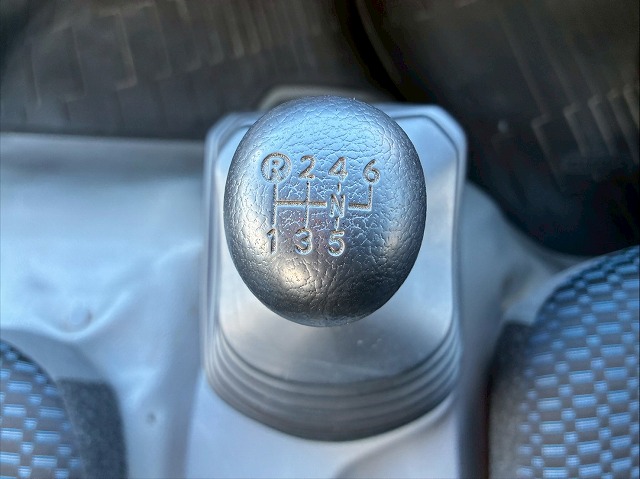 2088 2RG-XZU710M  保証対象車両 車検付 令和8年8月迄 R1 日野 デュトロ 平ボディ ワンオーナー ワイド ロング 2トン積載 6速 MT マニュアル 2t 5t 小型 キャブオーバー（28枚目）