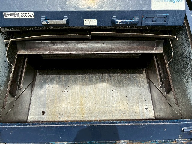 K-2136 BKG-NKR85AN 保証対象車両 H23 いすゞ エルフ 圧縮式塵芥車 標準幅 ショート 新明和工業 プレス式 押し出し排出 連続作動車 スイッチ 汚水タンク 2t 6.5t 小型 特装車 清掃車(28枚目)