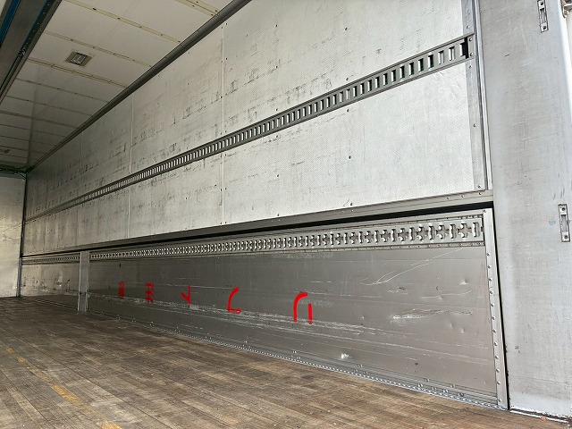 2071 QKG-CD5ZA  H26 UDトラックス クオン アルミウイング 6×2 3軸1デフ 後輪エアサス 日本フルハーフ ラッシング スタンション 380馬力 エスコット AT 10t 25t 大型 バン 箱車（27枚目）