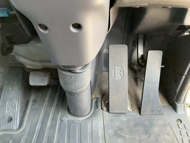 2169 TKG-MK38L H26 UDトラックス コンドル アルミブロック フルキャブ/ベッド付き 3.6トン積載 6200 標準幅 TOYOBODY 215馬力 6速 MT マニュアル 4t 8t 中型 平ボディ（31枚目）