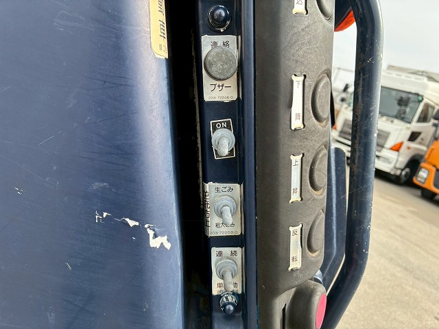 K-2136 BKG-NKR85AN 保証対象車両 H23 いすゞ エルフ 圧縮式塵芥車 標準幅 ショート 新明和工業 プレス式 押し出し排出 連続作動車 スイッチ 汚水タンク 2t 6.5t 小型 特装車 清掃車(31枚目)