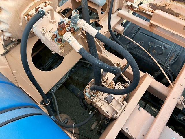 2119 8.7立米 電動ホッパー 330馬力 7速MT コンクリ作業車　☆雨天のなかご成約いただきました☆　東京都（30枚目）