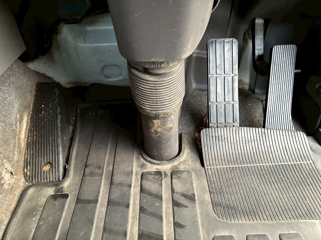 2067 QPG-GK5XAB H29 UDトラックス クオン トラクターヘッド シングルヘッド ハイルーフ 第5輪荷重 11500kg 11.5トン エスコット AT 410馬力 B尺 10t 45t 大型 牽引 1デフヘッド（28枚目）