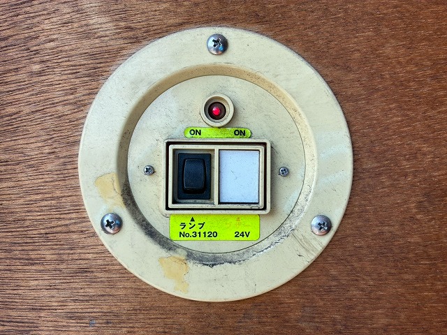 2179 TKG-FRR90T2  車検付 令和8年10月迄 H27 いすゞ フォワード アルミウイング フルキャブ/ベッド付き 6200 フルワイド 後輪エアサス 日本フルハーフ 240馬力 6速マニュアル MT 4t 8t 中型 バン 箱車（31枚目）