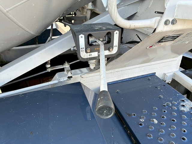 2159 QKG-FK72FZ 保証対象車両 車検付 令和8年12月迄 H27 三菱ふそう 増トンファイター コンクリートミキサー車 新明和工業 6.3立米 ショートキャブ/ベッドレス 240馬力 6速 MT マニュアル 8トン積載 8t 15t 中型 増トン コンクリ作業車(31枚目)