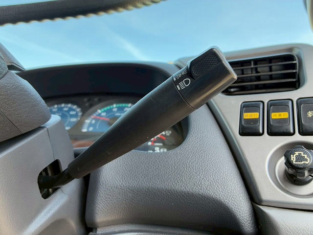 2169 TKG-MK38L H26 UDトラックス コンドル アルミブロック フルキャブ/ベッド付き 3.6トン積載 6200 標準幅 TOYOBODY 215馬力 6速 MT マニュアル 4t 8t 中型 平ボディ（34枚目）