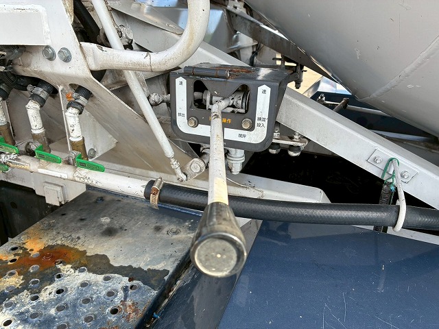 2159 QKG-FK72FZ 保証対象車両 車検付 令和8年12月迄 H27 三菱ふそう 増トンファイター コンクリートミキサー車 新明和工業 6.3立米 ショートキャブ/ベッドレス 240馬力 6速 MT マニュアル 8トン積載 8t 15t 中型 増トン コンクリ作業車(32枚目)