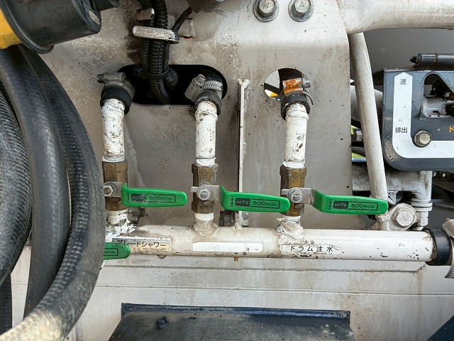 2159 QKG-FK72FZ 保証対象車両 車検付 令和8年12月迄 H27 三菱ふそう 増トンファイター コンクリートミキサー車 新明和工業 6.3立米 ショートキャブ/ベッドレス 240馬力 6速 MT マニュアル 8トン積載 8t 15t 中型 増トン コンクリ作業車(33枚目)