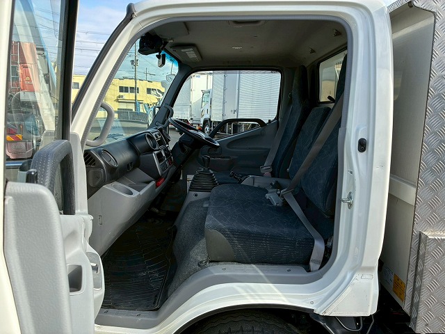 K-2103 2RG-XZU600T 保証対象車両 車検付 令和8年8月迄 R5 日野 デュトロ ダンプ ワンオーナー 4ナンバー 極東開発工業 全低床 フルフラットロー 150馬力 6速 MT マニュアル 5トン限定・準中型免許 2t 5t 小型 土砂ダンプ(35枚目)