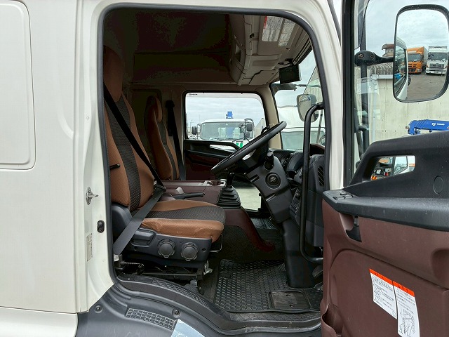 2100 2PG-FD2ABG ☆★ハイルーフ!★後輪エアサス!★☆ ◆6200×フルワイド!◆内高:242cm!◆ ◎2.7トン積載!◎240馬力!◎6速MT!◎ 成約! 神奈川県(34枚目)