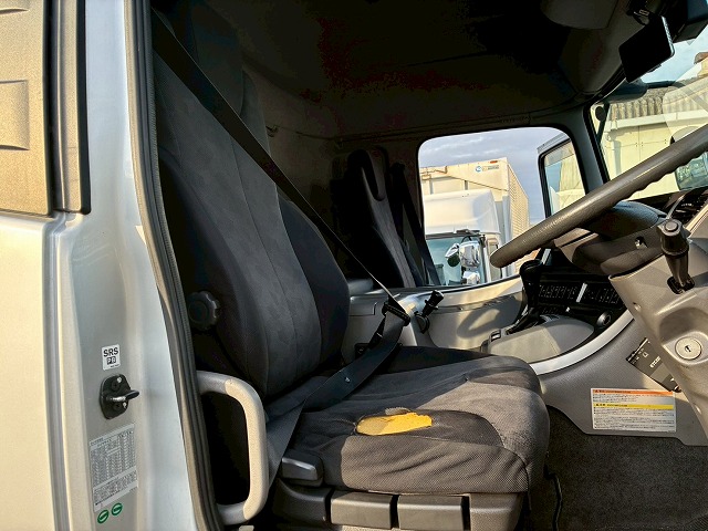 2071 QKG-CD5ZA  H26 UDトラックス クオン アルミウイング 6×2 3軸1デフ 後輪エアサス 日本フルハーフ ラッシング スタンション 380馬力 エスコット AT 10t 25t 大型 バン 箱車（35枚目）