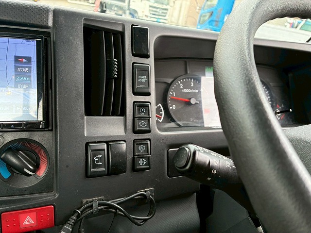 2079 ワイド 超ロング 5Mボディ 3トン積載 6速MT　☆桜の蕾がほころぶ頃にご成約いただきました☆　京都府（33枚目）