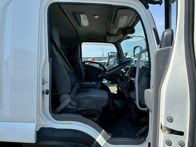 2179 TKG-FRR90T2  車検付 令和8年10月迄 H27 いすゞ フォワード アルミウイング フルキャブ/ベッド付き 6200 フルワイド 後輪エアサス 日本フルハーフ 240馬力 6速マニュアル MT 4t 8t 中型 バン 箱車（36枚目）