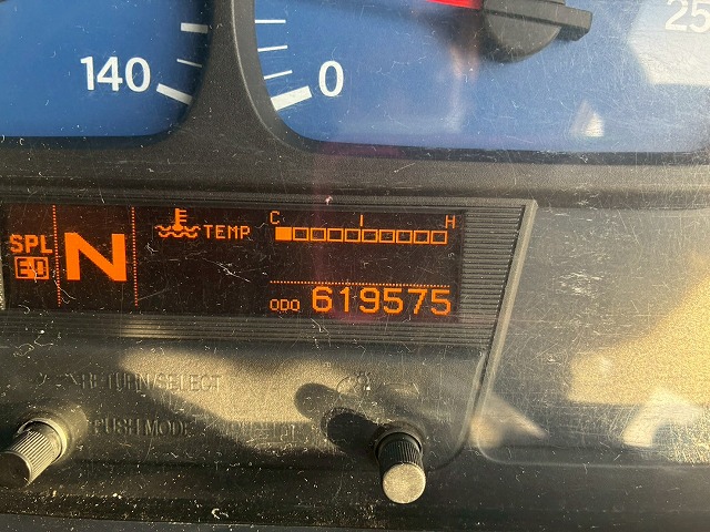 2071 QKG-CD5ZA  H26 UDトラックス クオン アルミウイング 6×2 3軸1デフ 後輪エアサス 日本フルハーフ ラッシング スタンション 380馬力 エスコット AT 10t 25t 大型 バン 箱車（38枚目）