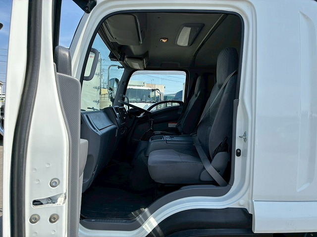 2179 TKG-FRR90T2  車検付 令和8年10月迄 H27 いすゞ フォワード アルミウイング フルキャブ/ベッド付き 6200 フルワイド 後輪エアサス 日本フルハーフ 240馬力 6速マニュアル MT 4t 8t 中型 バン 箱車（37枚目）