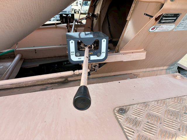 2119 8.7立米 電動ホッパー 330馬力 7速MT コンクリ作業車　☆雨天のなかご成約いただきました☆　東京都（36枚目）