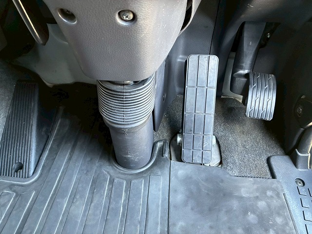 2122 2PG-CG5CA  H29 UDトラックス クオン アルミウイング ハイルーフ 8×4 4軸低床2デフ 後輪エアサス 日本トレクス エスコットⅥ AT 390馬力 10t 25t 大型 バン 箱車（38枚目）