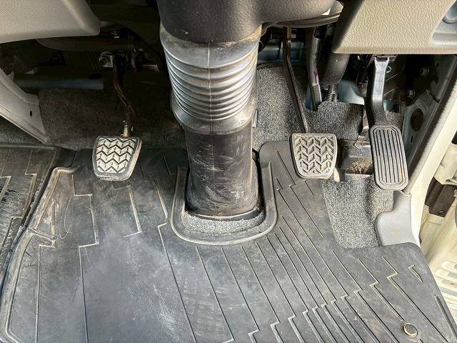 K-2103 2RG-XZU600T 保証対象車両 車検付 令和8年8月迄 R5 日野 デュトロ ダンプ ワンオーナー 4ナンバー 極東開発工業 全低床 フルフラットロー 150馬力 6速 MT マニュアル 5トン限定・準中型免許 2t 5t 小型 土砂ダンプ(40枚目)