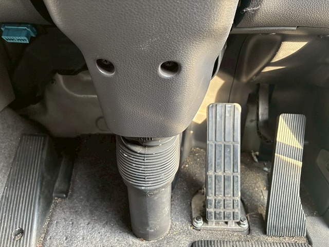 2071 QKG-CD5ZA  H26 UDトラックス クオン アルミウイング 6×2 3軸1デフ 後輪エアサス 日本フルハーフ ラッシング スタンション 380馬力 エスコット AT 10t 25t 大型 バン 箱車（40枚目）