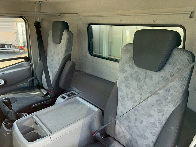 2169 TKG-MK38L H26 UDトラックス コンドル アルミブロック フルキャブ/ベッド付き 3.6トン積載 6200 標準幅 TOYOBODY 215馬力 6速 MT マニュアル 4t 8t 中型 平ボディ（42枚目）