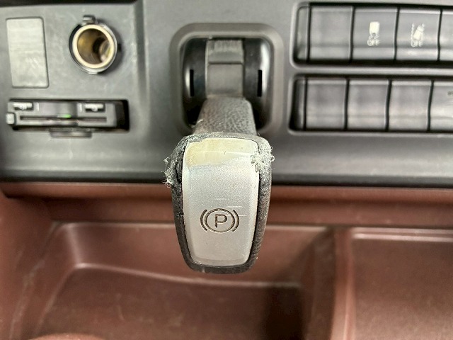 K-2111 2DG-SS1EKGG  検切れナンバー付き H30 日野 プロフィア トラクターヘッド ワンオーナー ハイルーフ 6×4 3軸2デフ 後輪エアサス 永久磁石式リターダ 450馬力 7速MT マニュアル 10t 53t 大型 牽引 2デフヘッド ダブルデフ（40枚目）