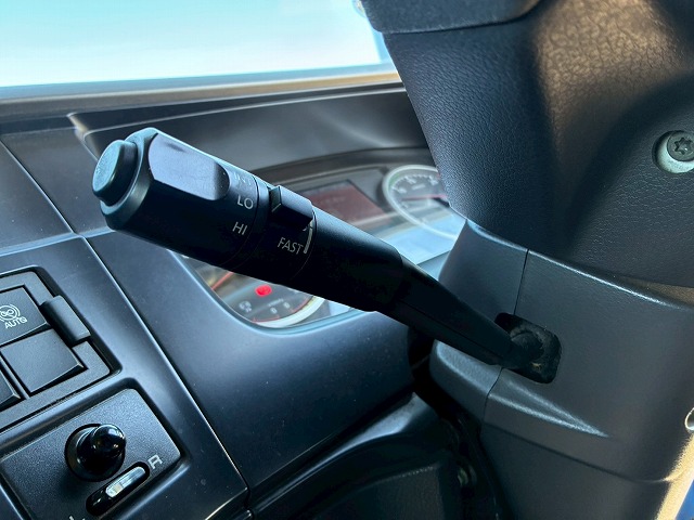 2122 2PG-CG5CA  H29 UDトラックス クオン アルミウイング ハイルーフ 8×4 4軸低床2デフ 後輪エアサス 日本トレクス エスコットⅥ AT 390馬力 10t 25t 大型 バン 箱車（40枚目）