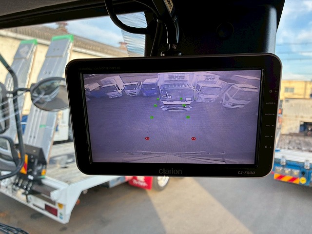 2071 QKG-CD5ZA  H26 UDトラックス クオン アルミウイング 6×2 3軸1デフ 後輪エアサス 日本フルハーフ ラッシング スタンション 380馬力 エスコット AT 10t 25t 大型 バン 箱車（42枚目）