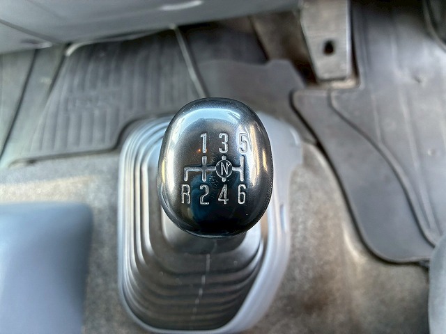 2179 TKG-FRR90T2  車検付 令和8年10月迄 H27 いすゞ フォワード アルミウイング フルキャブ/ベッド付き 6200 フルワイド 後輪エアサス 日本フルハーフ 240馬力 6速マニュアル MT 4t 8t 中型 バン 箱車（41枚目）