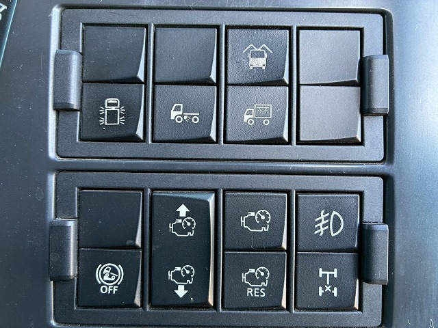 2122 2PG-CG5CA  H29 UDトラックス クオン アルミウイング ハイルーフ 8×4 4軸低床2デフ 後輪エアサス 日本トレクス エスコットⅥ AT 390馬力 10t 25t 大型 バン 箱車（41枚目）