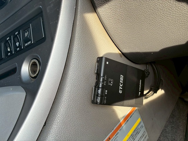 2071 QKG-CD5ZA  H26 UDトラックス クオン アルミウイング 6×2 3軸1デフ 後輪エアサス 日本フルハーフ ラッシング スタンション 380馬力 エスコット AT 10t 25t 大型 バン 箱車（43枚目）