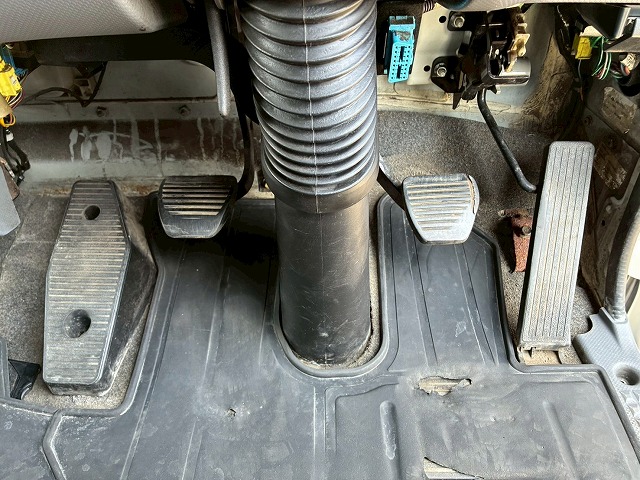 2179 TKG-FRR90T2  車検付 令和8年10月迄 H27 いすゞ フォワード アルミウイング フルキャブ/ベッド付き 6200 フルワイド 後輪エアサス 日本フルハーフ 240馬力 6速マニュアル MT 4t 8t 中型 バン 箱車（42枚目）