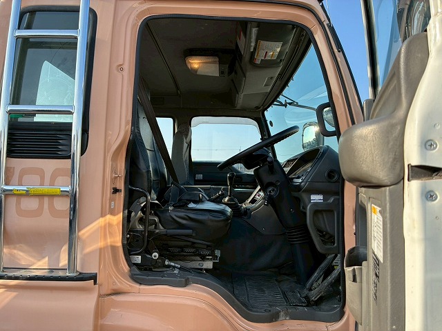 2119 8.7立米 電動ホッパー 330馬力 7速MT コンクリ作業車　☆雨天のなかご成約いただきました☆　東京都（42枚目）