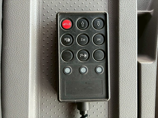 2071 QKG-CD5ZA  H26 UDトラックス クオン アルミウイング 6×2 3軸1デフ 後輪エアサス 日本フルハーフ ラッシング スタンション 380馬力 エスコット AT 10t 25t 大型 バン 箱車（44枚目）