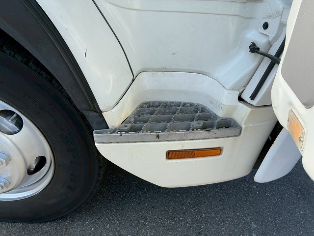 2169 TKG-MK38L H26 UDトラックス コンドル アルミブロック フルキャブ/ベッド付き 3.6トン積載 6200 標準幅 TOYOBODY 215馬力 6速 MT マニュアル 4t 8t 中型 平ボディ（45枚目）