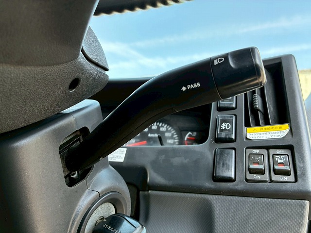 2179 TKG-FRR90T2  車検付 令和8年10月迄 H27 いすゞ フォワード アルミウイング フルキャブ/ベッド付き 6200 フルワイド 後輪エアサス 日本フルハーフ 240馬力 6速マニュアル MT 4t 8t 中型 バン 箱車（43枚目）