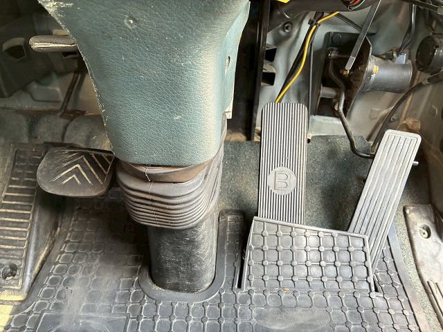 2102 KL-CG55K  車検付 令和8年8月迄 H16 日産ディーゼル UDトラックス ビッグサム セーフティローダー 8×4 4軸低床2デフ リーフサスペンション 花見台 ウインチ ラジコン 400馬力 RH8 V8型 生エンジン 7速 MT マニュアル 10t 25t 大型 セルフ 重機運搬車 回送車（44枚目）