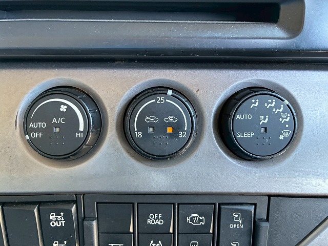 2122 2PG-CG5CA  H29 UDトラックス クオン アルミウイング ハイルーフ 8×4 4軸低床2デフ 後輪エアサス 日本トレクス エスコットⅥ AT 390馬力 10t 25t 大型 バン 箱車（45枚目）