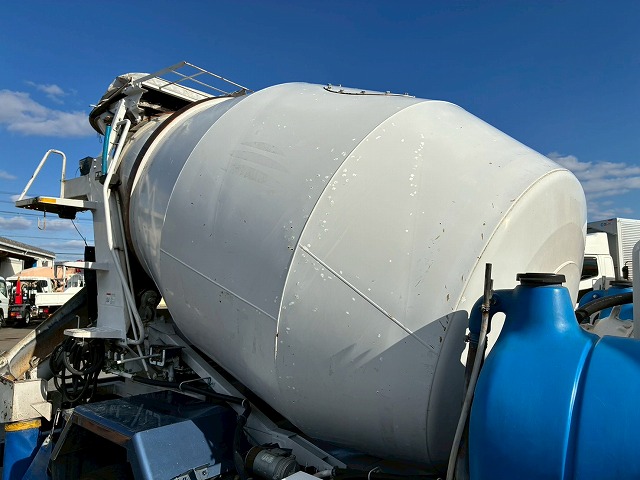 2159 QKG-FK72FZ 保証対象車両 車検付 令和8年12月迄 H27 三菱ふそう 増トンファイター コンクリートミキサー車 新明和工業 6.3立米 ショートキャブ/ベッドレス 240馬力 6速 MT マニュアル 8トン積載 8t 15t 中型 増トン コンクリ作業車(45枚目)