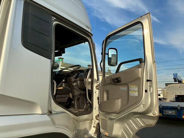 2071 QKG-CD5ZA  H26 UDトラックス クオン アルミウイング 6×2 3軸1デフ 後輪エアサス 日本フルハーフ ラッシング スタンション 380馬力 エスコット AT 10t 25t 大型 バン 箱車（47枚目）