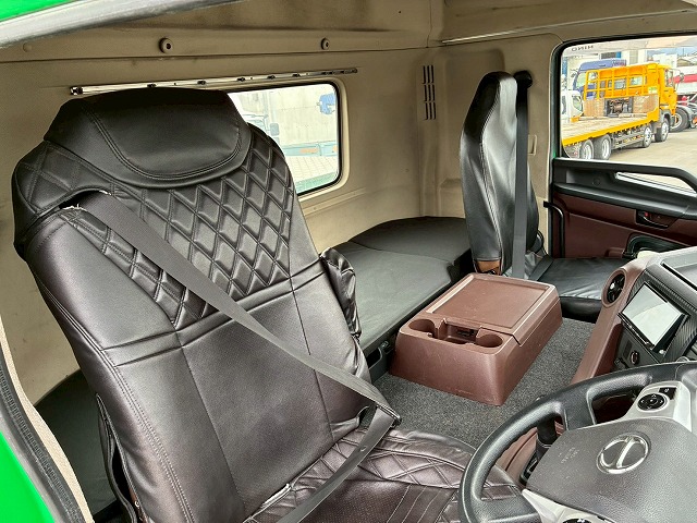 K-2111 2DG-SS1EKGG  検切れナンバー付き H30 日野 プロフィア トラクターヘッド ワンオーナー ハイルーフ 6×4 3軸2デフ 後輪エアサス 永久磁石式リターダ 450馬力 7速MT マニュアル 10t 53t 大型 牽引 2デフヘッド ダブルデフ（46枚目）