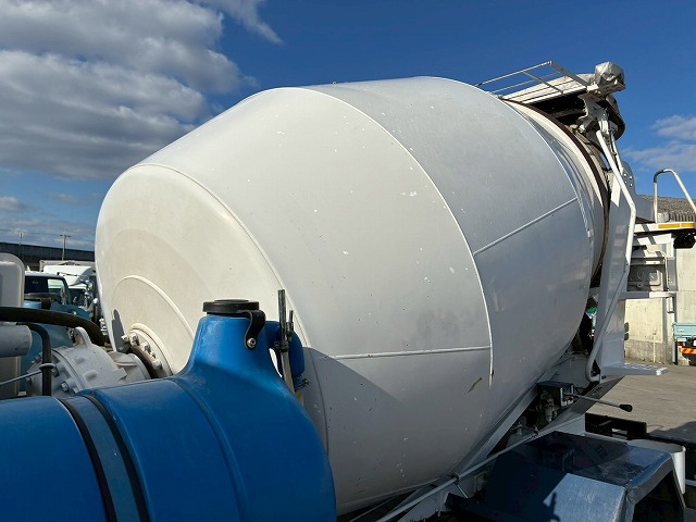 2159 QKG-FK72FZ 保証対象車両 車検付 令和8年12月迄 H27 三菱ふそう 増トンファイター コンクリートミキサー車 新明和工業 6.3立米 ショートキャブ/ベッドレス 240馬力 6速 MT マニュアル 8トン積載 8t 15t 中型 増トン コンクリ作業車(46枚目)