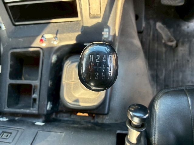 2119 8.7立米 電動ホッパー 330馬力 7速MT コンクリ作業車　☆雨天のなかご成約いただきました☆　東京都（47枚目）