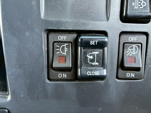 2179 TKG-FRR90T2  車検付 令和8年10月迄 H27 いすゞ フォワード アルミウイング フルキャブ/ベッド付き 6200 フルワイド 後輪エアサス 日本フルハーフ 240馬力 6速マニュアル MT 4t 8t 中型 バン 箱車（48枚目）