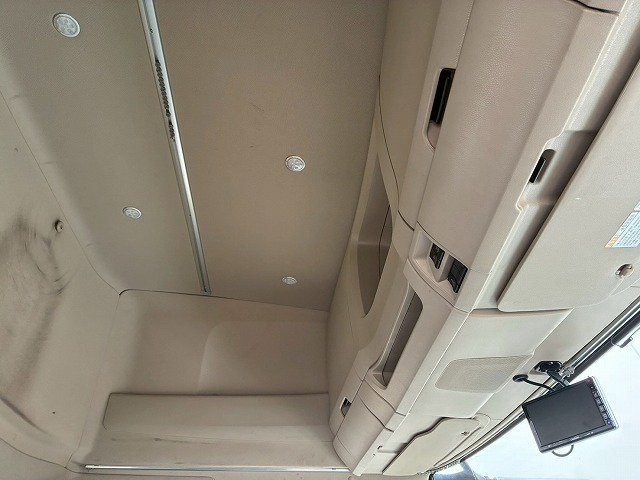 K-2111 2DG-SS1EKGG  検切れナンバー付き H30 日野 プロフィア トラクターヘッド ワンオーナー ハイルーフ 6×4 3軸2デフ 後輪エアサス 永久磁石式リターダ 450馬力 7速MT マニュアル 10t 53t 大型 牽引 2デフヘッド ダブルデフ（48枚目）